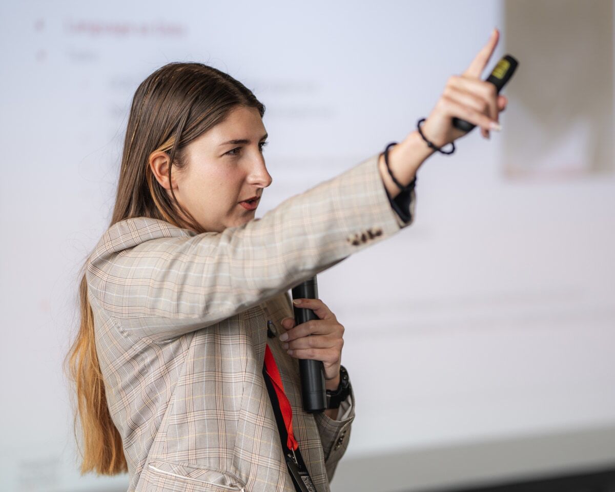 Addie Olson gives a talk on AI at the Nonprofit HubSpot Summit